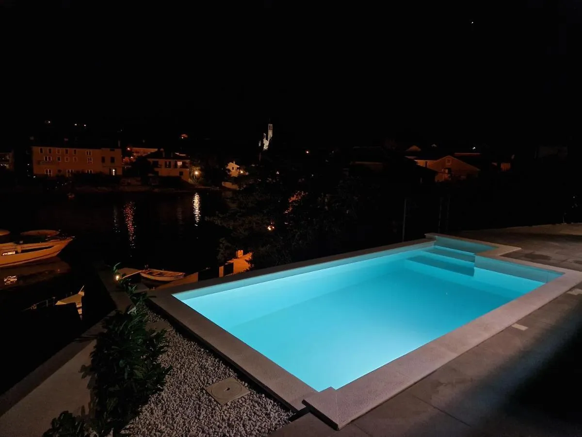 Sol Luxury Residence Near The Beach With Shared Heated Pool Božava 0*,