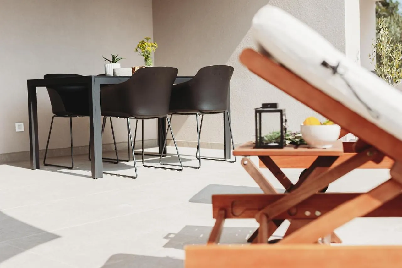 Sol Luxury Residence Near The Beach With Shared Heated Pool Božava